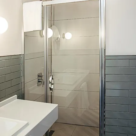 Smart By Point Hotell 4*